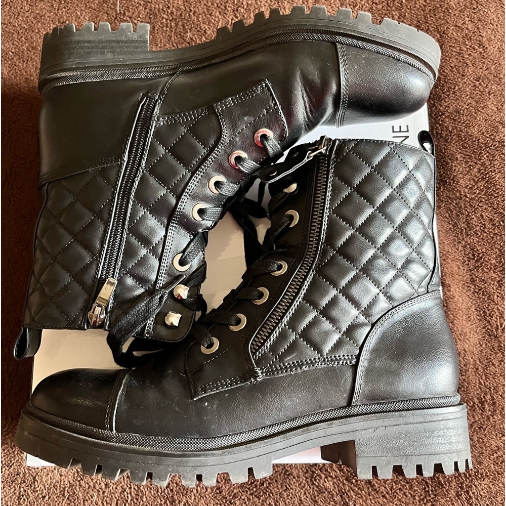 Nine West women’s Walan black Combat Boots zipper & lace up quilted sides